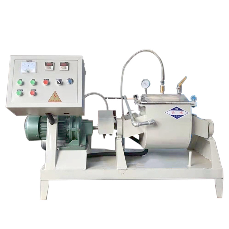 Vacuum kneading machine