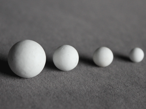 Corundum grinding ball