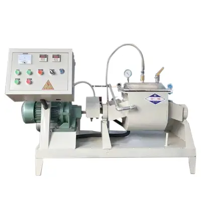Vacuum kneading machine